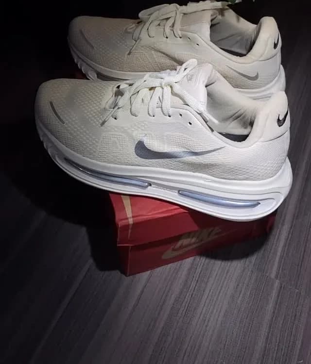 Nike Vomero branco